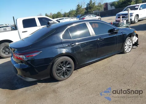 2022 Toyota Camry Le z USA, uszkodzony, nr VIN 4T1C11AK8NU667331